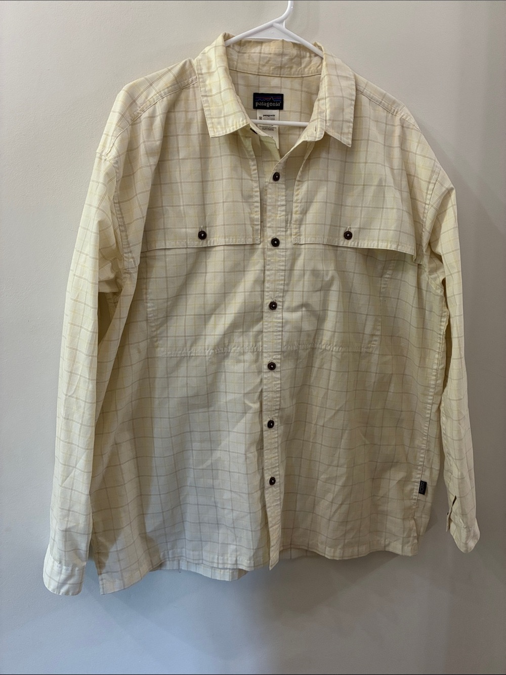 Patagonia Men's Lightweight Cream Plaid Button-Up Shirt Jacket - size XL